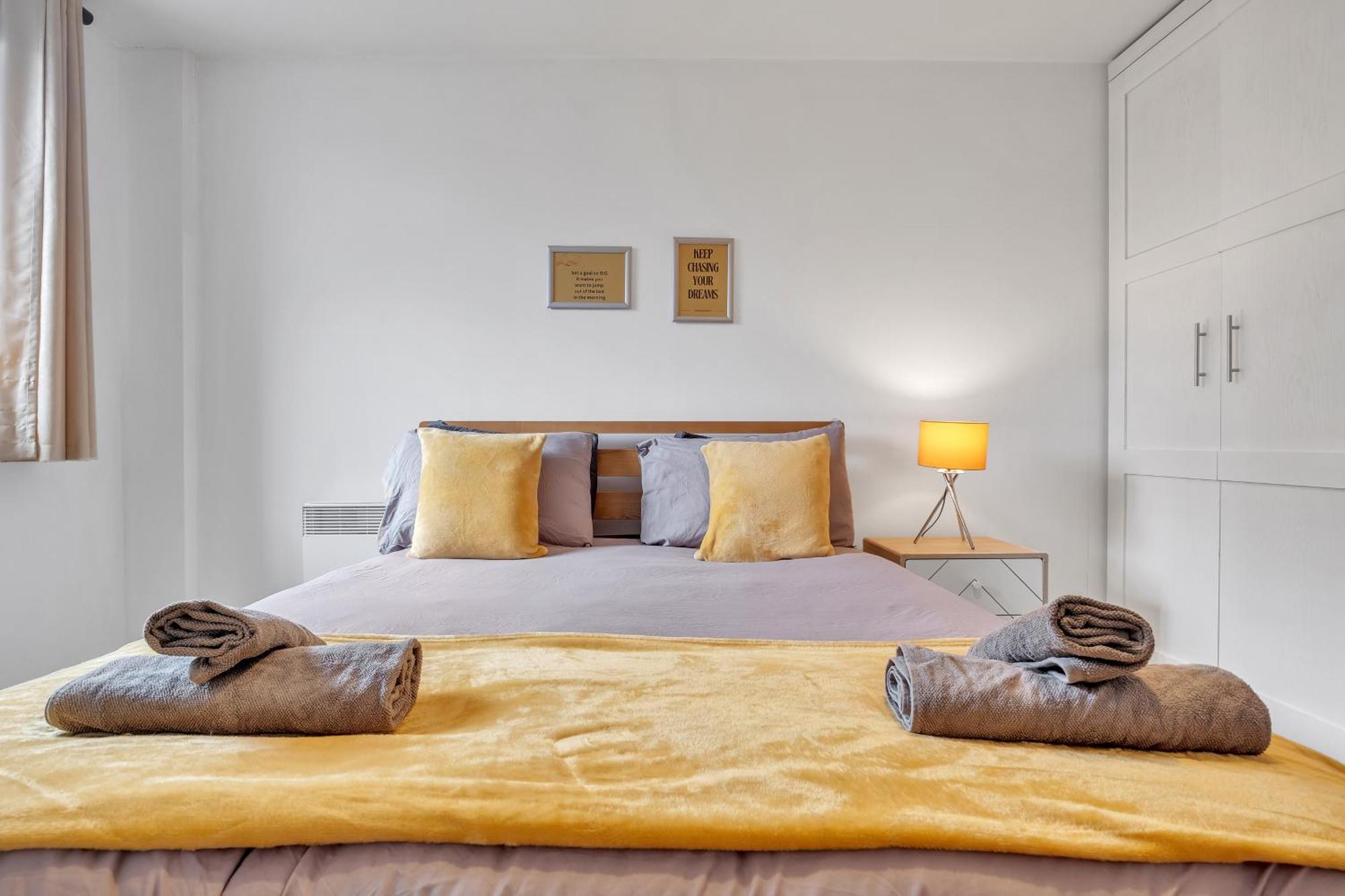 Central Suite Near Mailbox, King Bed, Ping Pong, Netflix, Sleeps 4 برمنغهام المظهر الخارجي الصورة