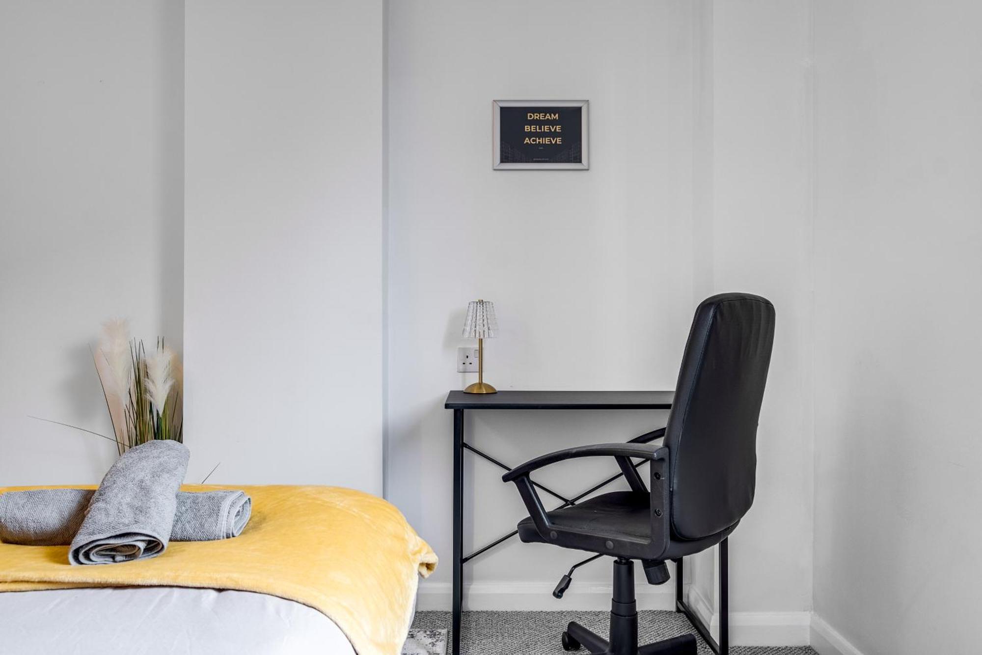 Central Suite Near Mailbox, King Bed, Ping Pong, Netflix, Sleeps 4 برمنغهام المظهر الخارجي الصورة