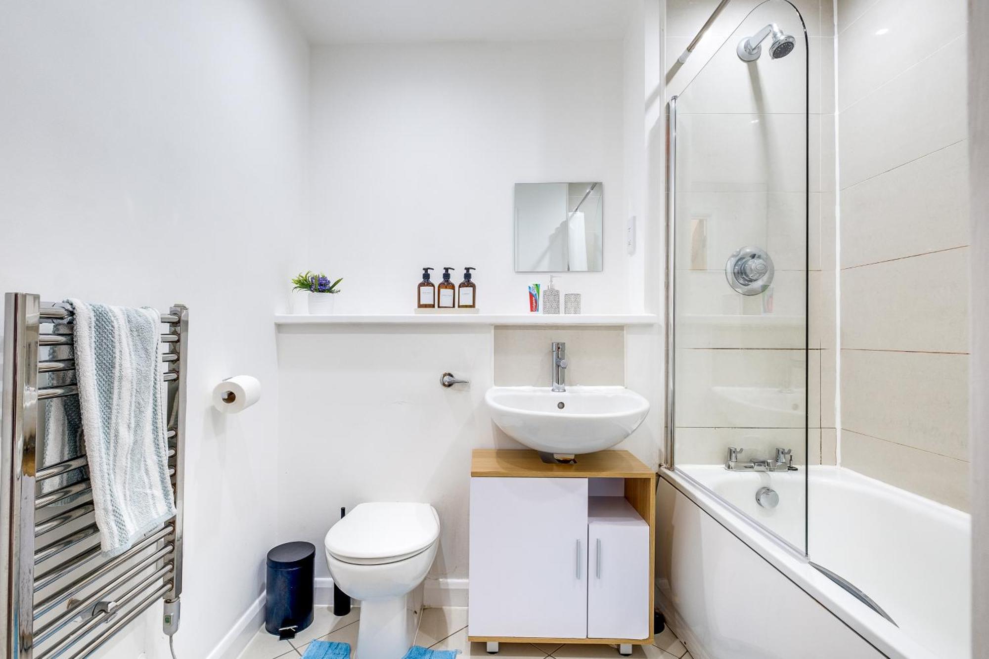 Central Suite Near Mailbox, King Bed, Ping Pong, Netflix, Sleeps 4 برمنغهام المظهر الخارجي الصورة