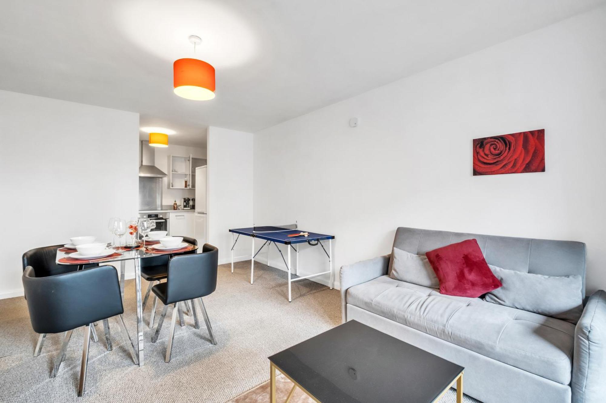 Central Suite Near Mailbox, King Bed, Ping Pong, Netflix, Sleeps 4 برمنغهام المظهر الخارجي الصورة