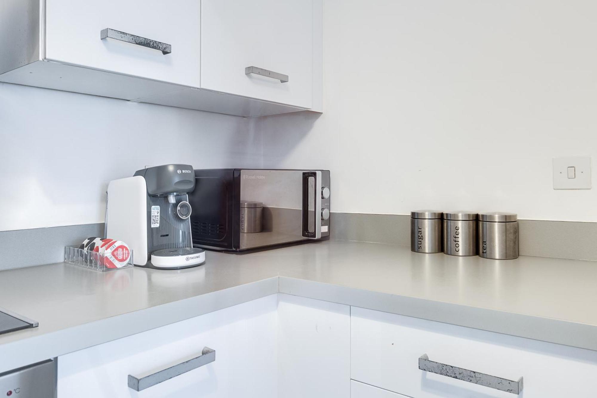 Central Suite Near Mailbox, King Bed, Ping Pong, Netflix, Sleeps 4 برمنغهام المظهر الخارجي الصورة