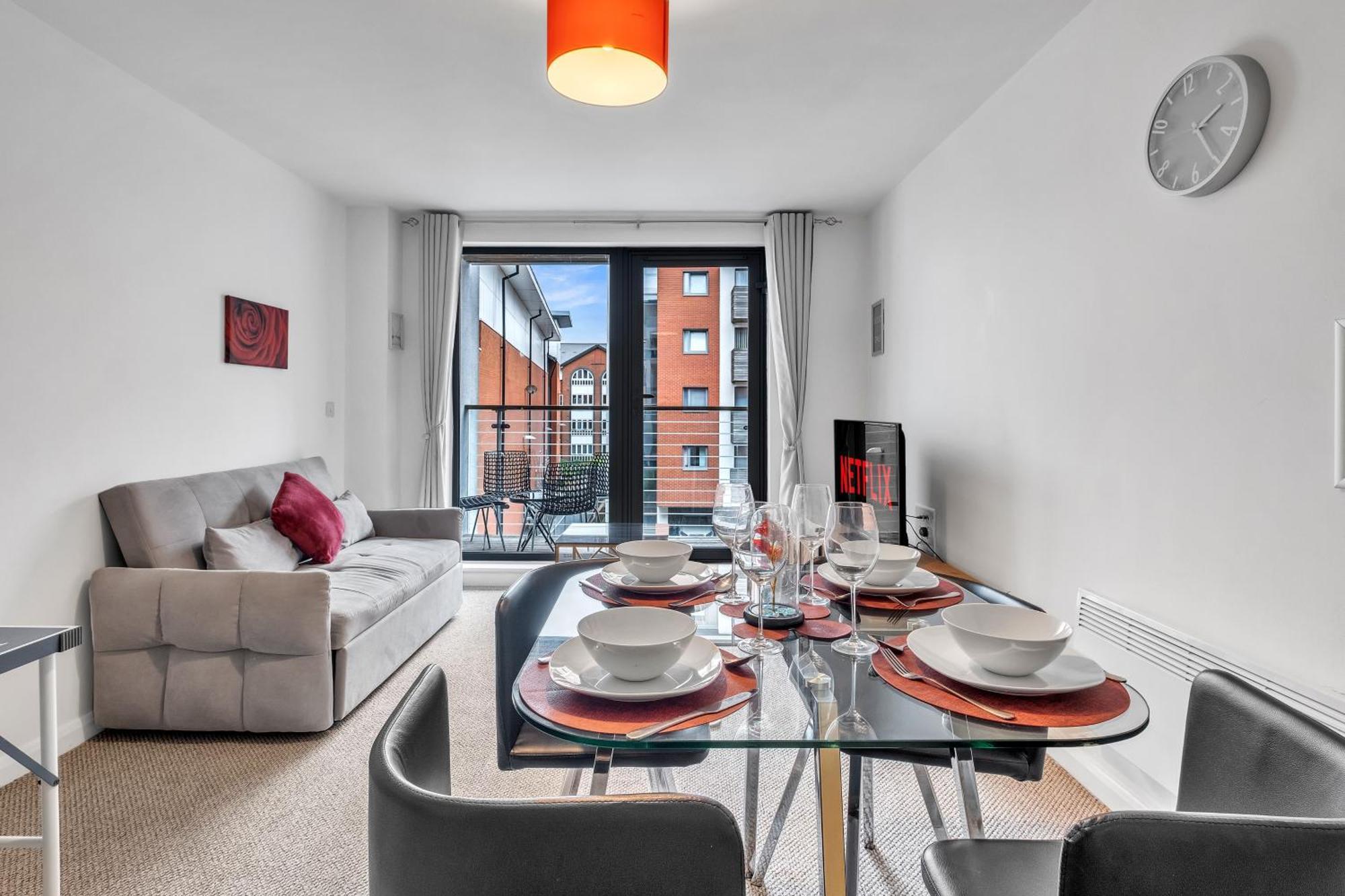 Central Suite Near Mailbox, King Bed, Ping Pong, Netflix, Sleeps 4 برمنغهام المظهر الخارجي الصورة