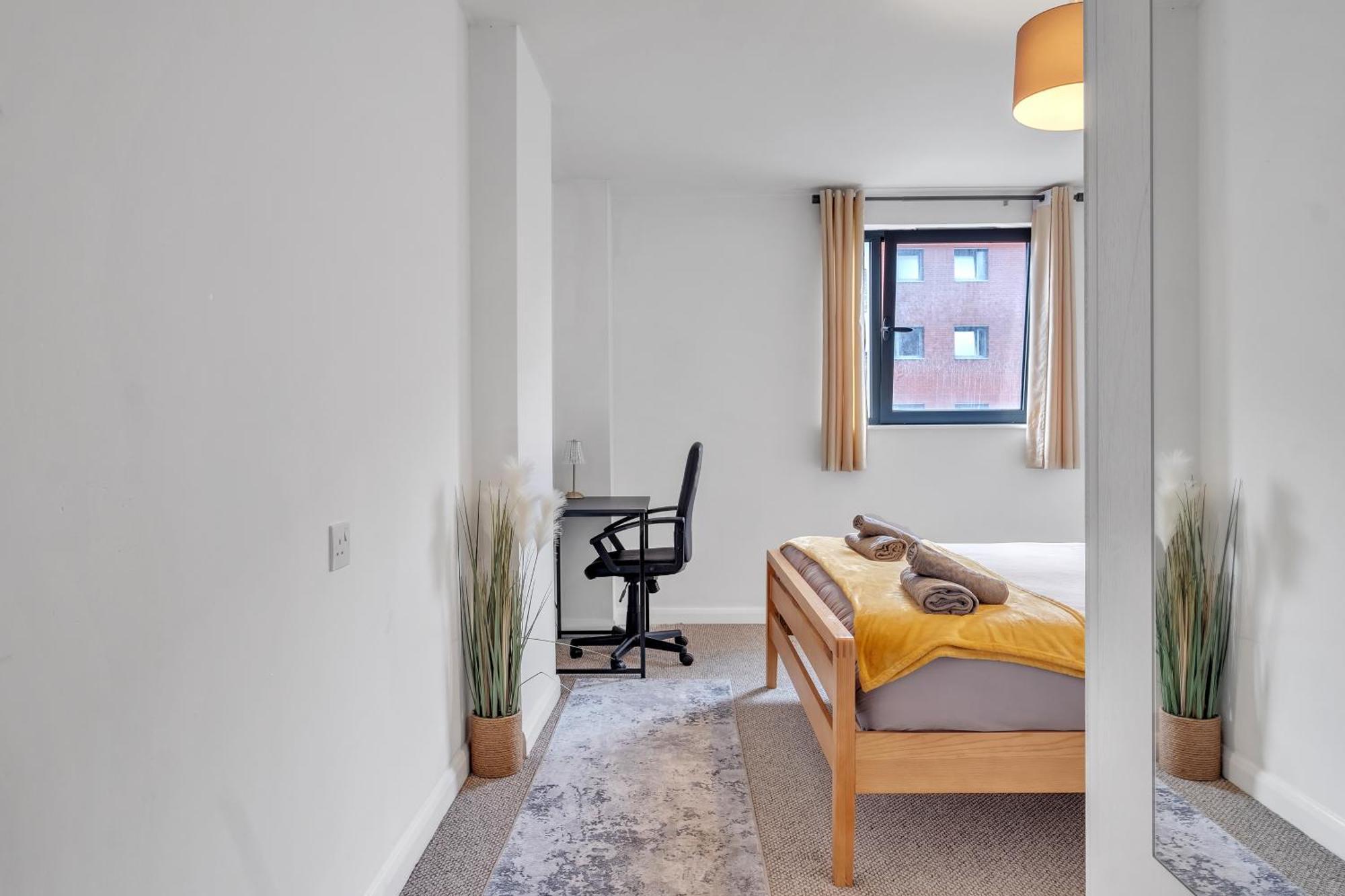 Central Suite Near Mailbox, King Bed, Ping Pong, Netflix, Sleeps 4 برمنغهام المظهر الخارجي الصورة